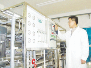 河南油田桐柏山天然礦泉飲料廠 嚴把質量關，守護“瓶”安生活